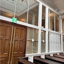 ラ・バンク・ド・ロア（横浜市指定有形文化財）の画像｜チャペル壁側