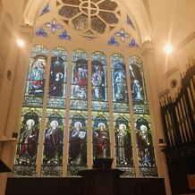 KOBE St.MORGAN CHURCH（神戸セントモルガン教会）の画像｜このステンドグラスは、天気によって少し色味が違うらしいです。この日は曇りでしたが十分綺麗でした。