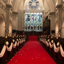 KOBE St.MORGAN CHURCH（神戸セントモルガン教会）の画像｜フラワーシャワーは造花を持ち込みしました