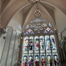 KOBE St.MORGAN CHURCH（神戸セントモルガン教会）の画像｜挙式会場のステンドグラス