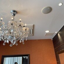 ラグナヴェール名古屋の写真｜新郎新婦の控室。シャンデリアがあり綺麗です