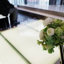 ラグナヴェール名古屋の画像｜チャペルのバージンロード装花