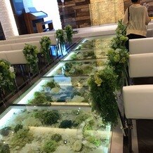 ラグナヴェール大阪 ＬＡＧＵＮＡＶＥＩＬ　ＯＳＡＫＡの画像｜グリーンを基調としたバージンロードで
お花を飾らなくても充分華やかな雰囲気になりました