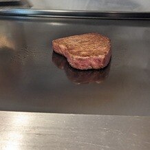 横浜うかい亭の写真｜お肉を焼く過程が見えるのはワクワクしますね