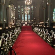 宮の森フランセス教会の画像｜赤い絨毯の教会は札幌では2件のみのようです