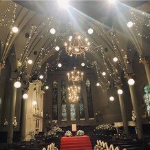 宮の森フランセス教会の写真｜冬限定のイルミネーションが施された教会