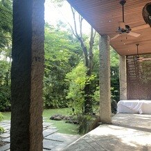 ザ ナンザンハウス（ＴＨＥ ＮＡＮＺＡＮ ＨＯＵＳＥ）の画像｜ガーデン　屋根のあるところもあるので雨でも外に出ることができるそうです