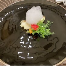 ORIENTAL KYOTO SUZAKU-TEI 朱雀邸（オリエンタル京都朱雀邸）の画像｜ブーケが添えてある魚料理
