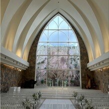 ＮＩＨＯの写真｜天井が高く、雨の日も明るいです。
晴れの日は逆光にならない造りになっているそうです