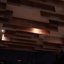 ＴＨＥ　ＭＥＩＢＩＡ　ＭＩＹＡＺＡＫＩ（旧ガーデンテラス宮崎　ホテル＆リゾート）の画像｜披露宴会場の天井