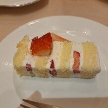 ＴＨＥ　ＭＥＩＢＩＡ　ＭＩＹＡＺＡＫＩ（旧ガーデンテラス宮崎　ホテル＆リゾート）の画像｜ゲストへ配られたウェディングケーキ