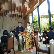 ＴＨＥ　ＭＥＩＢＩＡ　ＭＩＹＡＺＡＫＩ（旧ガーデンテラス宮崎　ホテル＆リゾート）の画像｜披露宴の入場写真