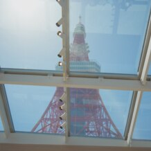 The Place of Tokyo（ザ プレイス オブ トウキョウ）の画像｜挙式会場から見える東京タワーです