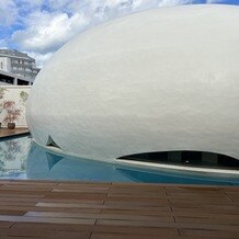 福岡　天神モノリス（ＦＵＫＵＯＫＡ　ＴＥＮＪＩＮ　ＭＯＮＯＬＩＴＨ）の画像｜チャペルの外観。繭みたいで驚いた。