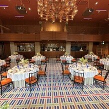 ALTAVISTA GARDEN(アルタビスタ ガーデン)の画像|オープンキッチンで会場に入ると食材の良い香りがする。階段入場もできる。