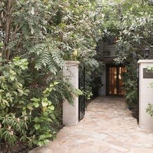 ＡＬＴＡＶＩＳＴＡ　ＧＡＲＤＥＮ（アルタビスタ　ガーデン）の写真｜披露宴会場入口