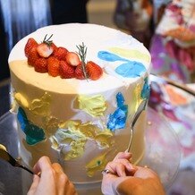 ザ・ピーク　プレミアムテラスの画像｜ペイントケーキ、青・水色・黄色