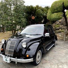 ジェームス邸（神戸市指定有形文化財）の画像｜新郎が乗車する車