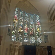 アニヴェルセル みなとみらい横浜の写真｜ステンドグラスが素敵です