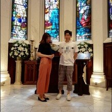 百花籠（ひゃっかろう）―Neo Japanesque Wedding―の画像｜下見の際夫婦で記念撮影をしてくださりました。サプライズで花束も会場が用意して下さりました！