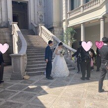 百花籠（ひゃっかろう）―Neo Japanesque Wedding―の画像｜階段の下に広い場所があり、ここで集合写真も撮ってもらいました