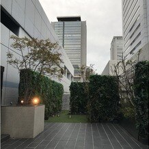 THE MARCUS SQUARE KOBE　（ザ マーカススクエア 神戸）の画像｜挙式の後、フラワーシャワーをする場所