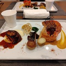 THE MARCUS SQUARE KOBE　（ザ マーカススクエア 神戸）の写真｜最初に運ばれてきた試食のお料理です。ソースはシェフの方に目の前でかけてもらいました