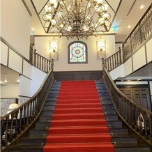 代官山　鳳鳴館の画像｜挙式会場へ向かう大階段