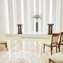 Accueillir　風彩の森迎賓館（アクイール　かぜのもりげいひんかん）の画像｜フラワーシャワー後のチャペルも本当にきれいでした。