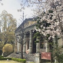 旧桜宮公会堂（国登録重要文化財）の画像｜公会堂正面
ローマ建築様式の６本の列柱と石階段