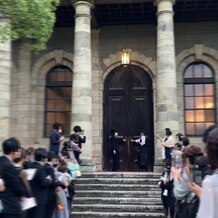 旧桜宮公会堂（国登録重要文化財）の画像｜新郎新婦の入場です。
披露宴会場でもあります。