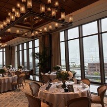 ＴＨＥ　ＧＲＡＮＤ　ＯＲＩＥＮＴＡＬ　ＭＩＮＡＴＯＭＩＲＡＩ （グランドオリエンタル みなとみらい）の写真｜ハーバーモチーフの披露宴会場