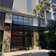 ＴＨＥ　ＧＲＡＮＤ　ＯＲＩＥＮＴＡＬ　ＭＩＮＡＴＯＭＩＲＡＩ （グランドオリエンタル みなとみらい）の写真｜正面入口