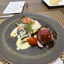 アルマリアン 福岡（ＡＬＭＡＬＩＥＮ　ＦＵＫＵＯＫＡ）の写真｜ウエディングフェアでいただいた料理です。魚、肉、海老どれも調和した味付けで美味しかったです。