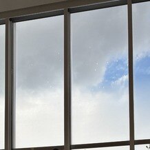アルマリアン 福岡（ＡＬＭＡＬＩＥＮ　ＦＵＫＵＯＫＡ）の画像｜大きな窓から見えた青空