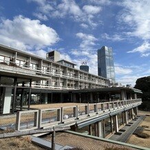 国際文化会館（International House of Japan）の画像｜庭園より国際文化会館を見る