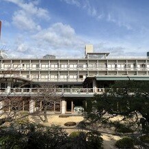 国際文化会館（International House of Japan）の画像｜庭園より国際文化会館を見る