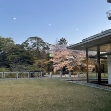 国際文化会館（International House of Japan）の画像｜ライトアップしたナイトウエディングも素敵