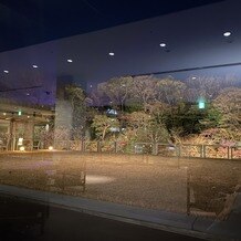 国際文化会館（International House of Japan）の画像｜夜の景色