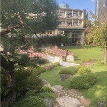 国際文化会館（International House of Japan）の写真｜新緑が映える季節は、お式をお庭でやるのが気持ちよさそうだと思いました。
