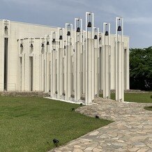 ノートルダム八戸 Notre Dame HACHINOHEの画像｜玄関前の雰囲気がとても素敵です。晴れの日はもっと素敵に見えると思います。