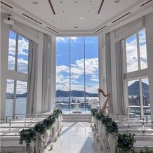 ハーバーテラス ＳＡＳＥＢＯ迎賓館の画像｜海が見える広めの挙式会場です