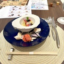 ハーバーテラス ＳＡＳＥＢＯ迎賓館の写真｜前菜。ホワイトアスパラのソースがとても美味しかった。盛り付けや器にもこだわりがあって素敵。
