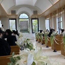 エミリア（Wedding Court EMILIA）の画像｜ガラス張りの太陽の光の入るキレイな会場です