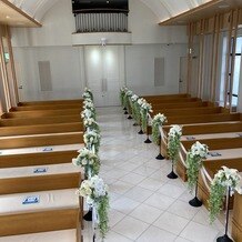 エミリア（Wedding Court EMILIA）の画像｜チャペル式の会場のステージから見た風景