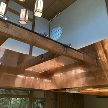 アカガネリゾート京都東山　（AKAGANE RESORT KYOTO HIGASHIYAMA）の画像｜屋根が高く広く感じる