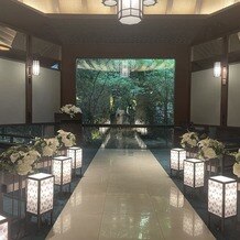 アカガネリゾート京都東山　（AKAGANE RESORT KYOTO HIGASHIYAMA）の画像｜外と繋がっているように見え
圧迫感なく感じる