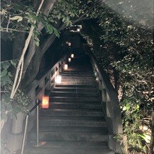 アカガネリゾート京都東山　（AKAGANE RESORT KYOTO HIGASHIYAMA）の写真｜出入り口の階段側の方。平坦な入り口もあります。