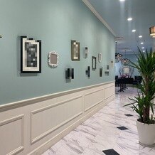 ルシェルアンジュ水戸 ウエディングシャトーの写真｜披露宴会場の廊下？
水色の壁が素敵