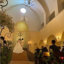 ＶＩＬＬＡＳ　ＤＥＳ　ＭＡＲＩＡＧＥＳ　越谷レイクタウン　（ヴィラ・デ・マリアージュ　越谷レイクタウン）の画像｜天井の高い神聖なチャペル